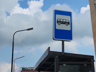 В Долгопрудном демонтировали остановку, разбитую в аварии