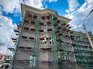 Фасад сталинки на Советской улице отремонтируют до октября
