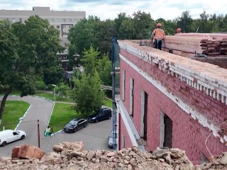 Монтаж фассада и окон начался в терапевтическом корпусе Раменской больницы