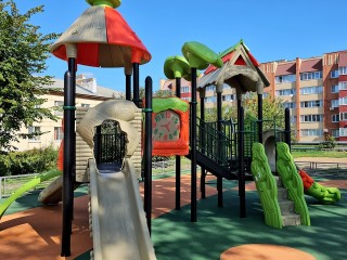 Жители Красной Поймы получили желаемую детскую площадку