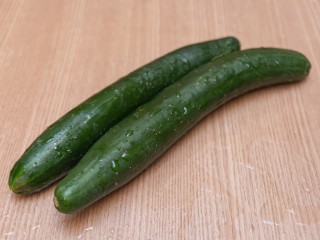 Жители Истры «померились» огурцами