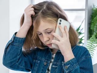 «Это из школьного архива беспокоят»: как аферисты запугивают и обманывают детей
