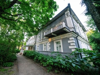 В Клину опубликовали исторический кадр с артистами Ла Скала у дома композитора