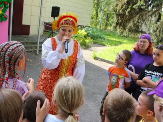 Воскресенсцы отметили Яблочный Спас хороводами, танцами и играми