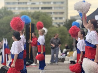 Живой триколор и танцы: как видновчане отпраздновали День Государственного флага России
