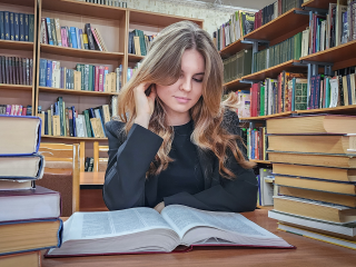 Жуковчан приглашают в библиотеку на час чтения вслух
