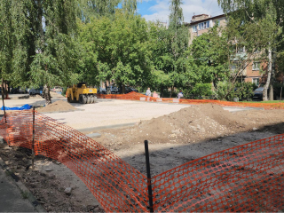 Новую детскую площадку устанавливают на Карповской улице в Павловском Посаде