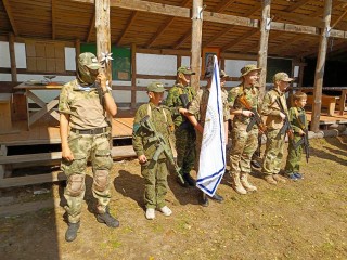 В Глебово школьников учат стрельбе, рукопашному бою и военной тактике