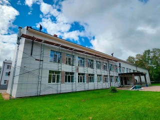 В Тимоновской школе завершается ремонт кровли и обновление фасада