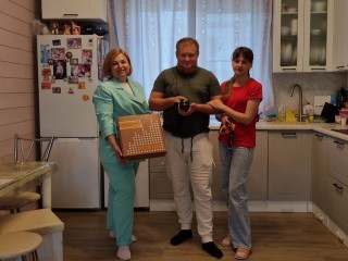 Был ранен, спасая товарищей: умную трость «Робин» вручили герою СВО в Бронницах