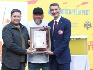 Константин Ивлев приехал в детский лагерь «Искра» и помог установить рекорд
