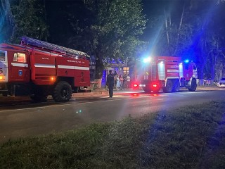 Огнеборцы из Лобни помогают тушить пожар в Долгопрудном