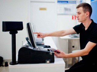 В Солнечногорске разыскивают пару, укравшую чужой заказ из пункта выдачи