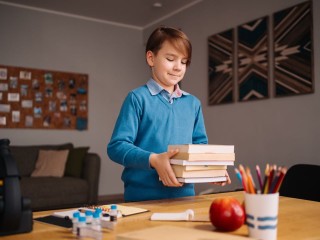 Как выбрать стол для школьника: советы педагога из Чехова