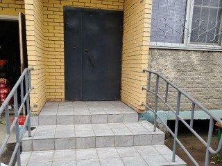 В Лосино-Петровском отремонтировали входные группы в домах на двух улицах