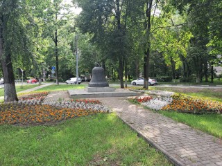 В Реутове отремонтируют тротуар и пандус у Колокола ко Дню города