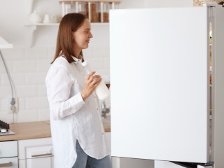 Эти продукты опасно хранить на дверце холодильника