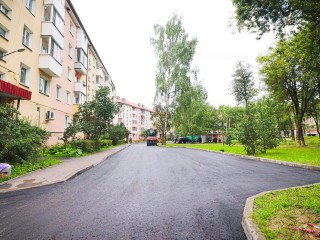 В Клину уложили 400 тонн нового асфальта в рамках благоустройства дворов