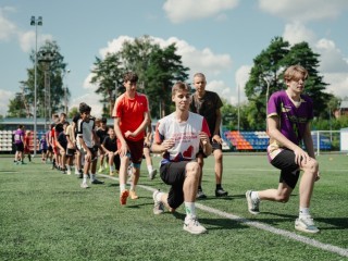 Массовую зарядку ко Дню физкультурника провели в Лосино-Петровском