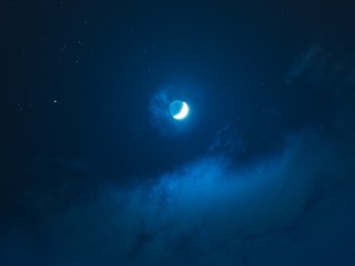 Растущая Луна в Козероге: астрологи советуют проявить осторожность 27 августа