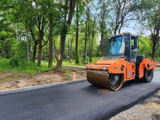 Жителей улицы Баранова просят перепарковать автомобили, чтобы обновить асфальт
