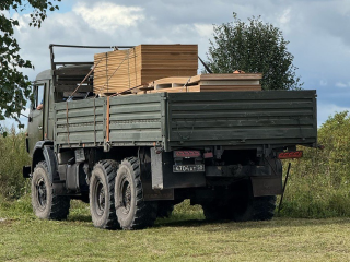 Военный КАМАЗ с гуманитарным грузом отправили из Павловского Посада десантникам