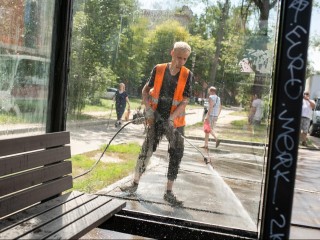 Дорожники устранили рекламу и граффити в девяти округах Подмосковья