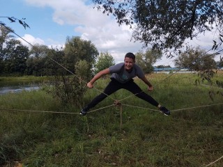 Во время похода ребята из турклуба «Алиби» соорудили веревочный парк