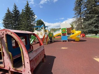 Во Власихе на Цветном бульваре обновят детскую площадку по просьбе жителей