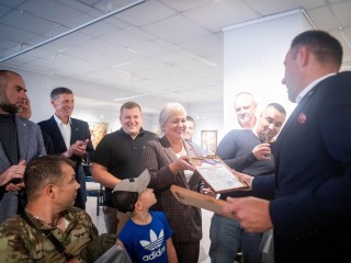 Директора МФЦ в Люберцах наградили за помощь бойцам СВО