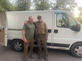 Депутат Мособлдумы Эдуард Живцов передал рации и медикаменты участникам спецоперации