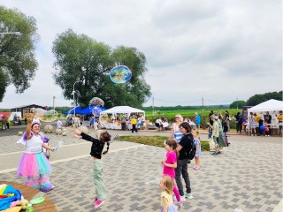 Ботанический квиз и шоу мыльных пузырей организуют на «Бронницком лугу»