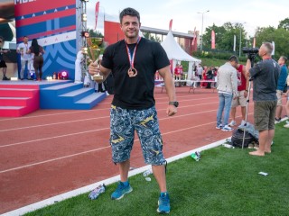 Атлет из Бронниц завоевал кубок чемпиона на первенстве по функциональному фитнесу в Москве