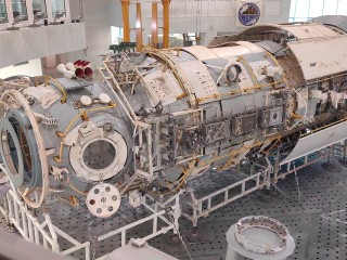 Российские космонавты поздравили с Днем флага прямо с орбиты