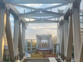 В Лобне установлен новый пешеходный переход, который соединит улицы Полевую и Кольцевую