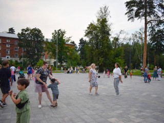 Танцевальная площадка «Без возраста» собрала в Щелкове любителей активного отдыха