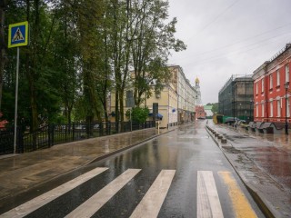 С центральных улиц Сергиева Посада демонтируют заборы