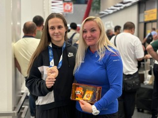 Воскресенская самбистка Нина Сердюк с триумфом вернулась из Китая