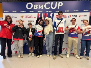 Волонтеры из Лобни приняли участие в организации хоккейного турнира Овечкина