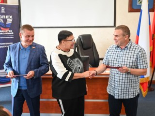 Старосты сельских населенных пунктов Ленинского округа получили удостоверения