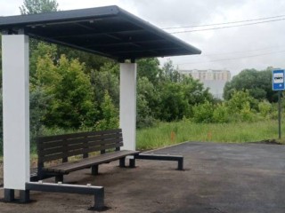 В Лобне монтируют новые остановочные павильоны с системами видеонаблюдения