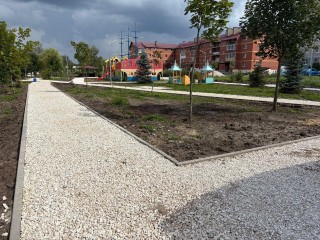 Восстановление дорожек в сквере Вереи почти завершено