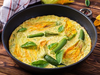 Кабачковые оладьи с яйцом — простой рецепт вкусного завтрака на сковороде