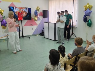 Известная певица подарила радость детям, проходящим лечение в онкодиспансере