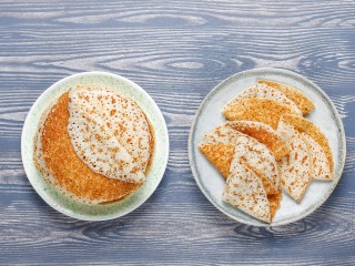 Овсяная лепешка с сыром и зеленью: быстрый и вкусный перекус за 10 минут