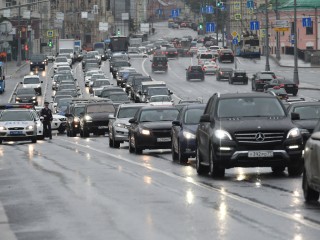 Ливень осложнил дорожную ситуацию в Подмосковье