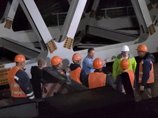 В Лобне смонтировали последний пролет надземного пешеходного перехода