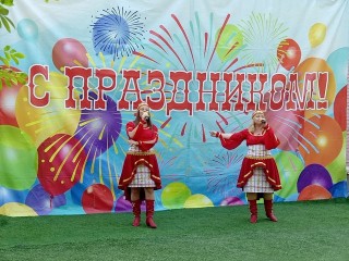 День рождения Григорьевского отметили концертом, пенной вечеринкой и дискотекой