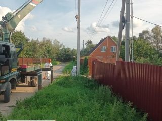 На двух улицах Атепцева строят новые опоры освещения