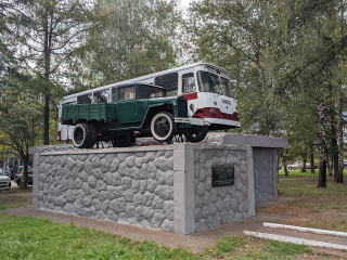 Почти полвека исполнилось памятникам автобусу ЛиАЗ и грузовику ГАЗ в Павловском Посаде